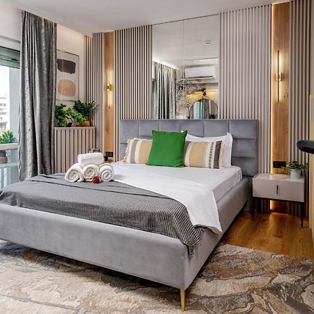 Romana Vibe Elegance In The Heart Of The City Bukares Bagian luar foto