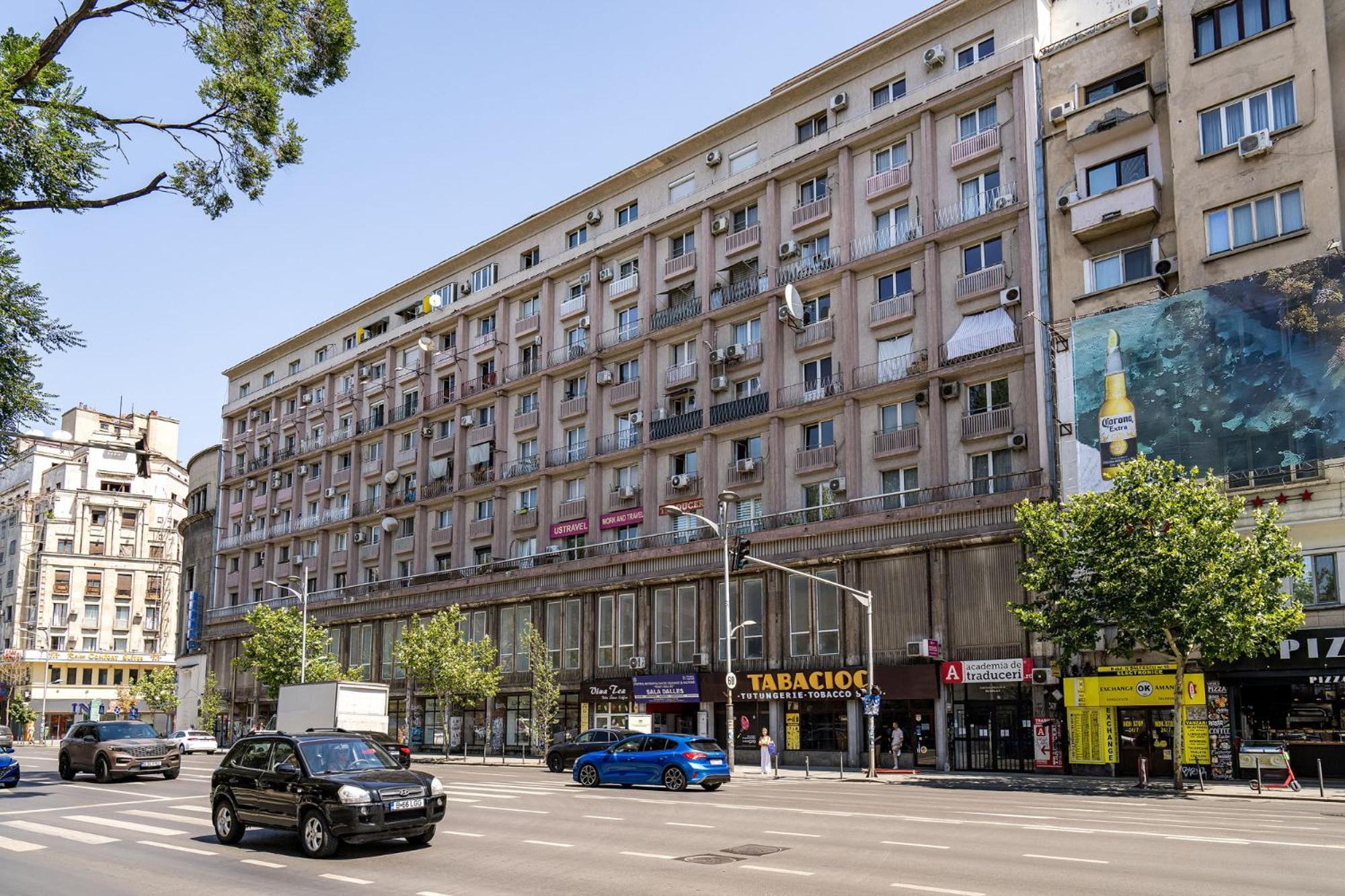 Romana Vibe Elegance In The Heart Of The City Bukares Bagian luar foto