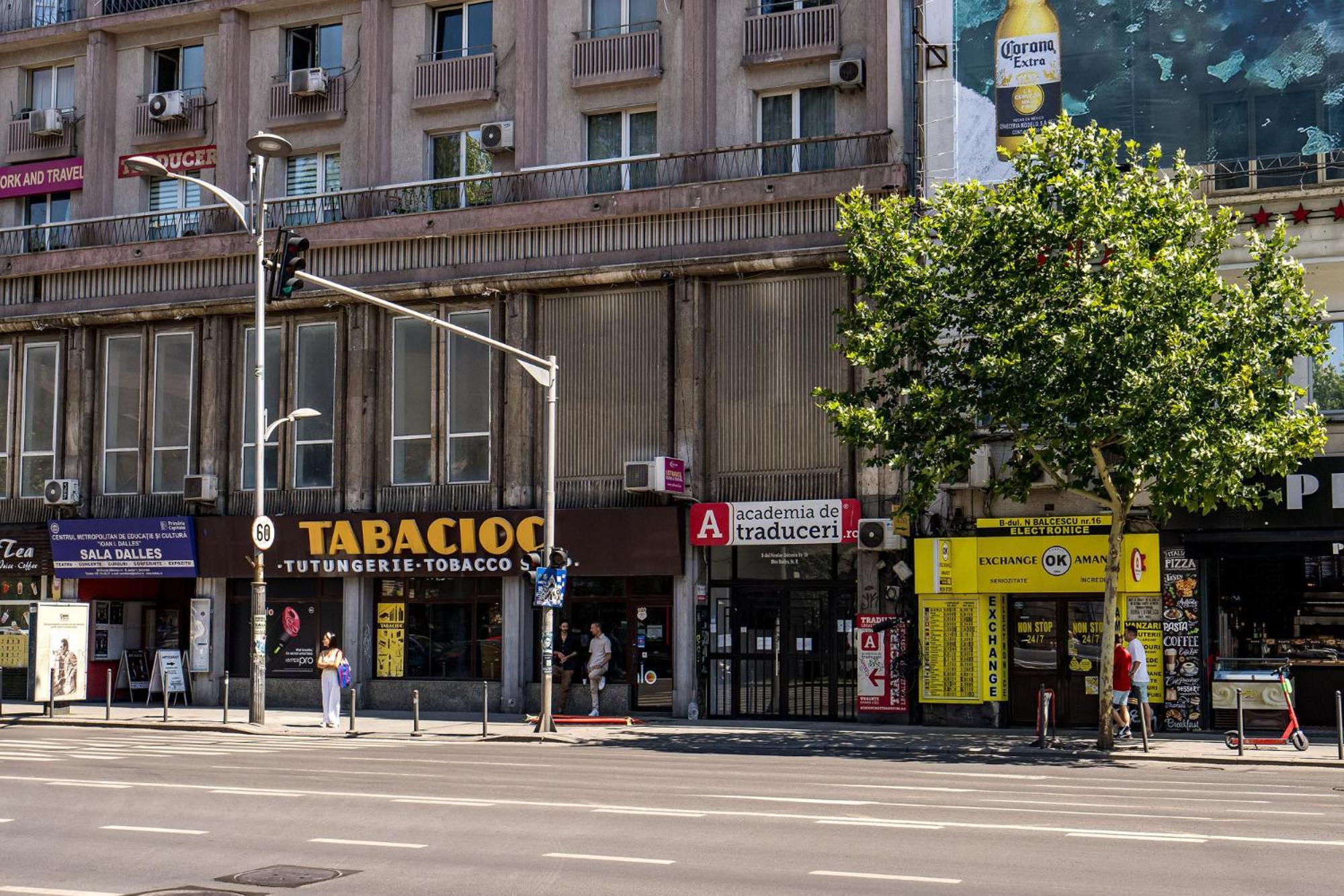 Romana Vibe Elegance In The Heart Of The City Bukares Bagian luar foto