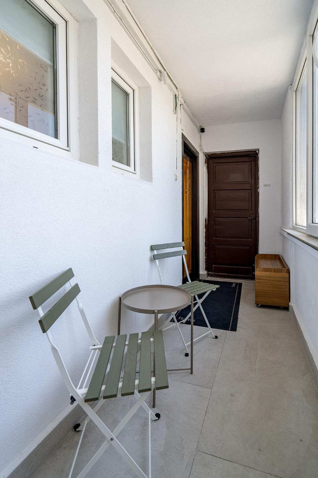 Romana Vibe Elegance In The Heart Of The City Bukares Bagian luar foto