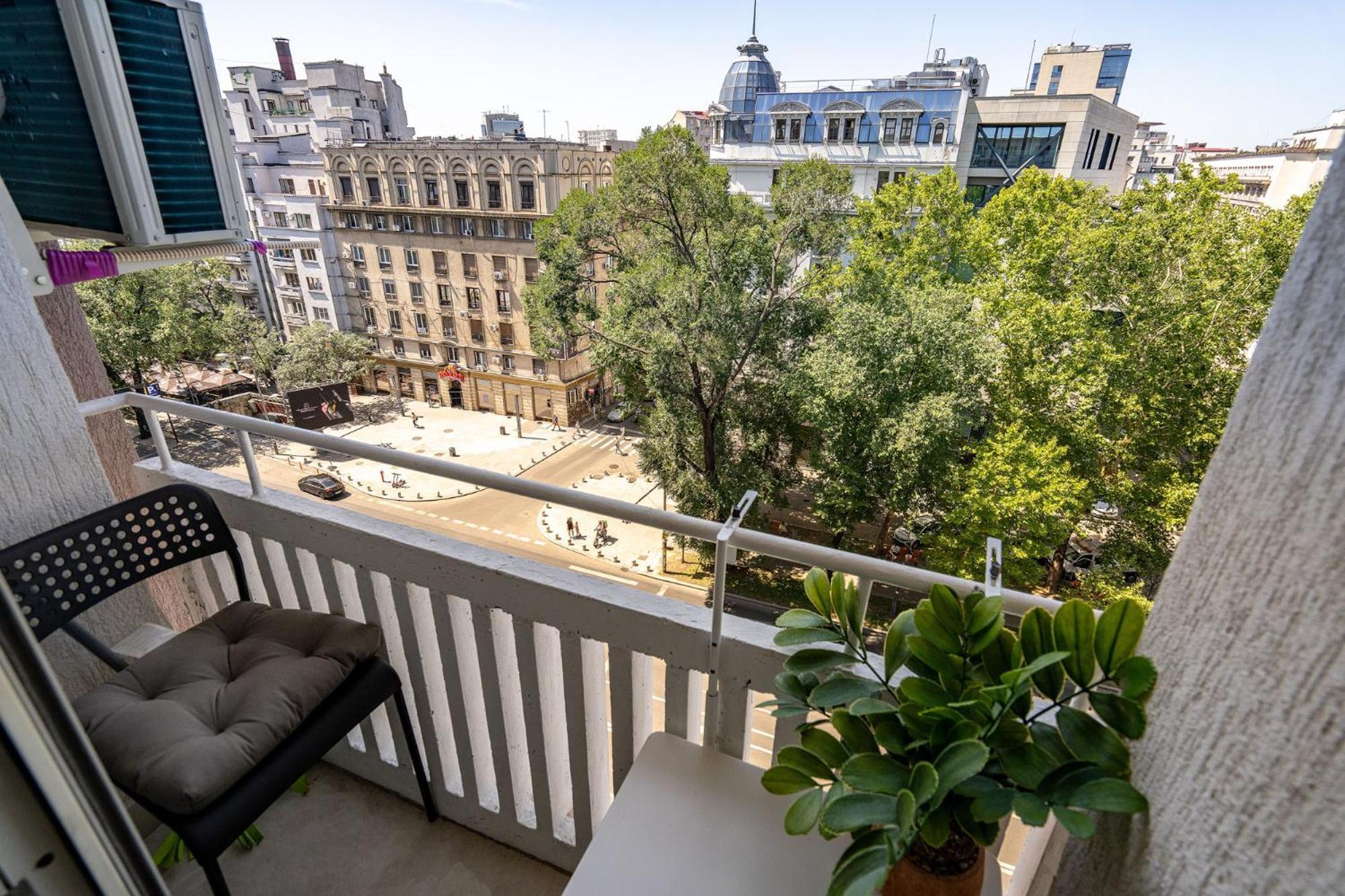 Romana Vibe Elegance In The Heart Of The City Bukares Bagian luar foto