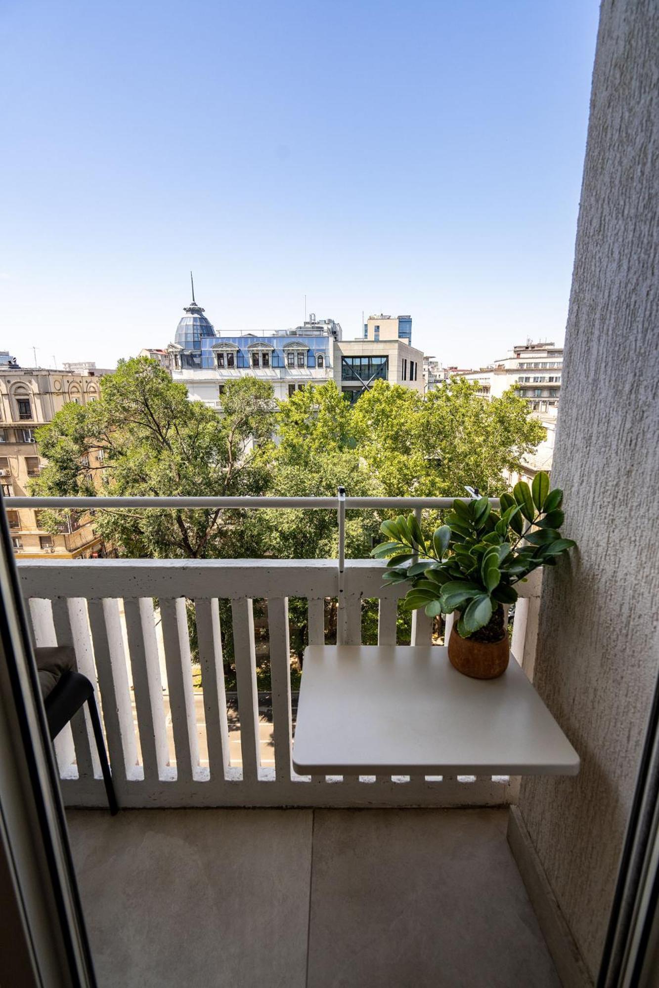 Romana Vibe Elegance In The Heart Of The City Bukares Bagian luar foto