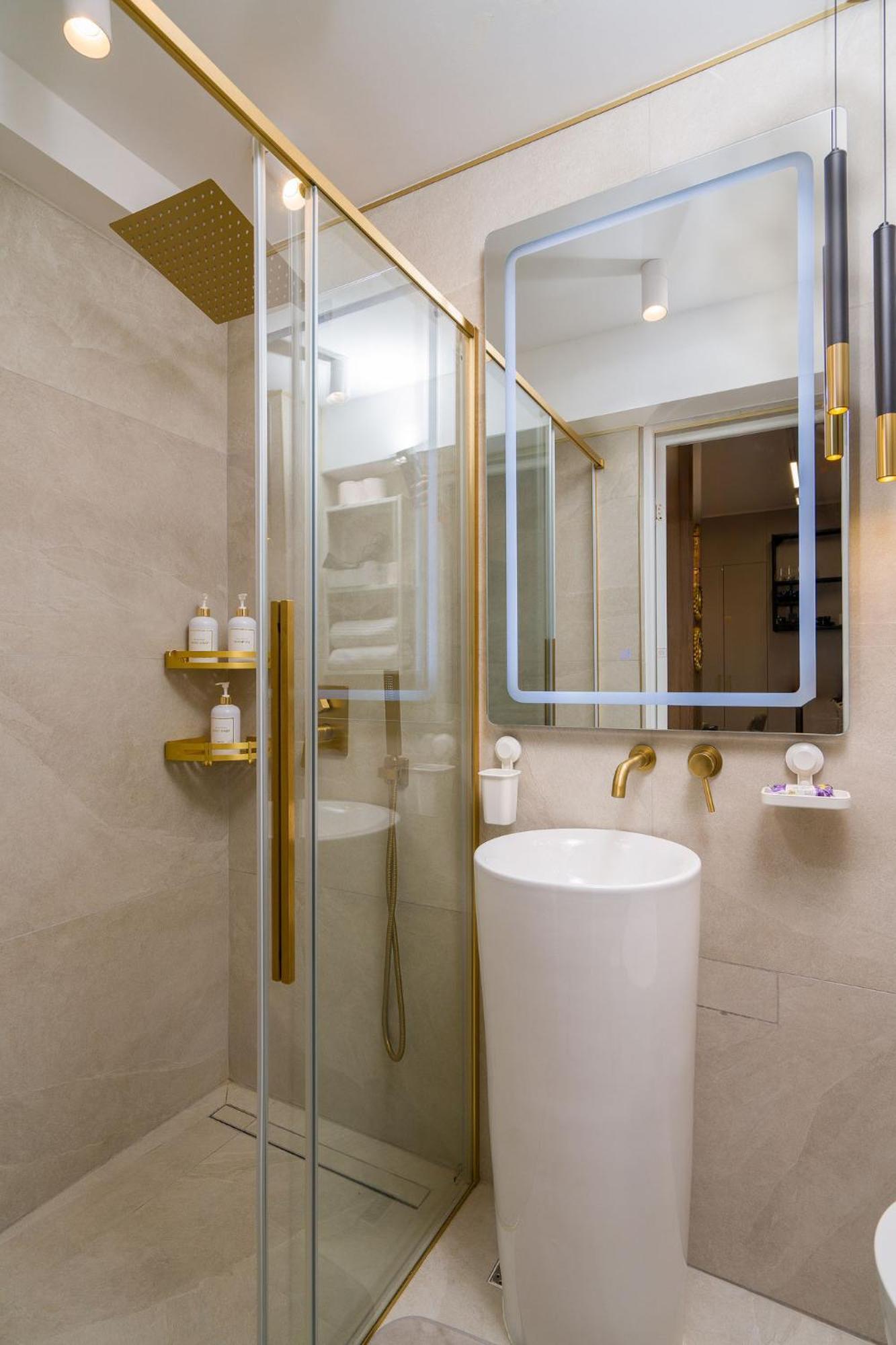 Romana Vibe Elegance In The Heart Of The City Bukares Bagian luar foto