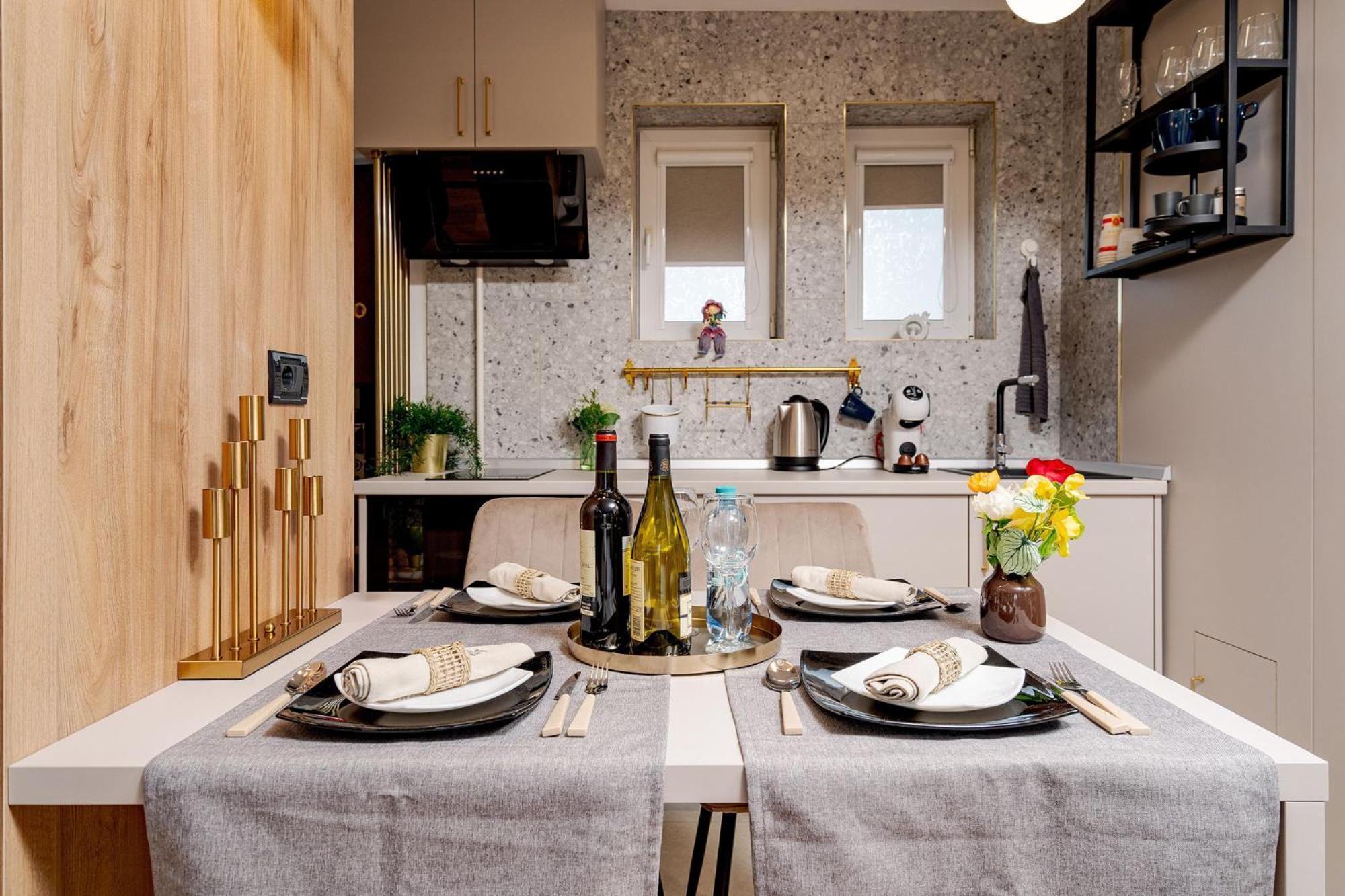 Romana Vibe Elegance In The Heart Of The City Bukares Bagian luar foto