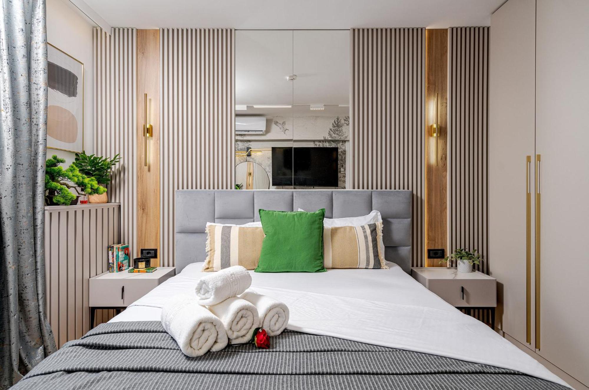 Romana Vibe Elegance In The Heart Of The City Bukares Bagian luar foto