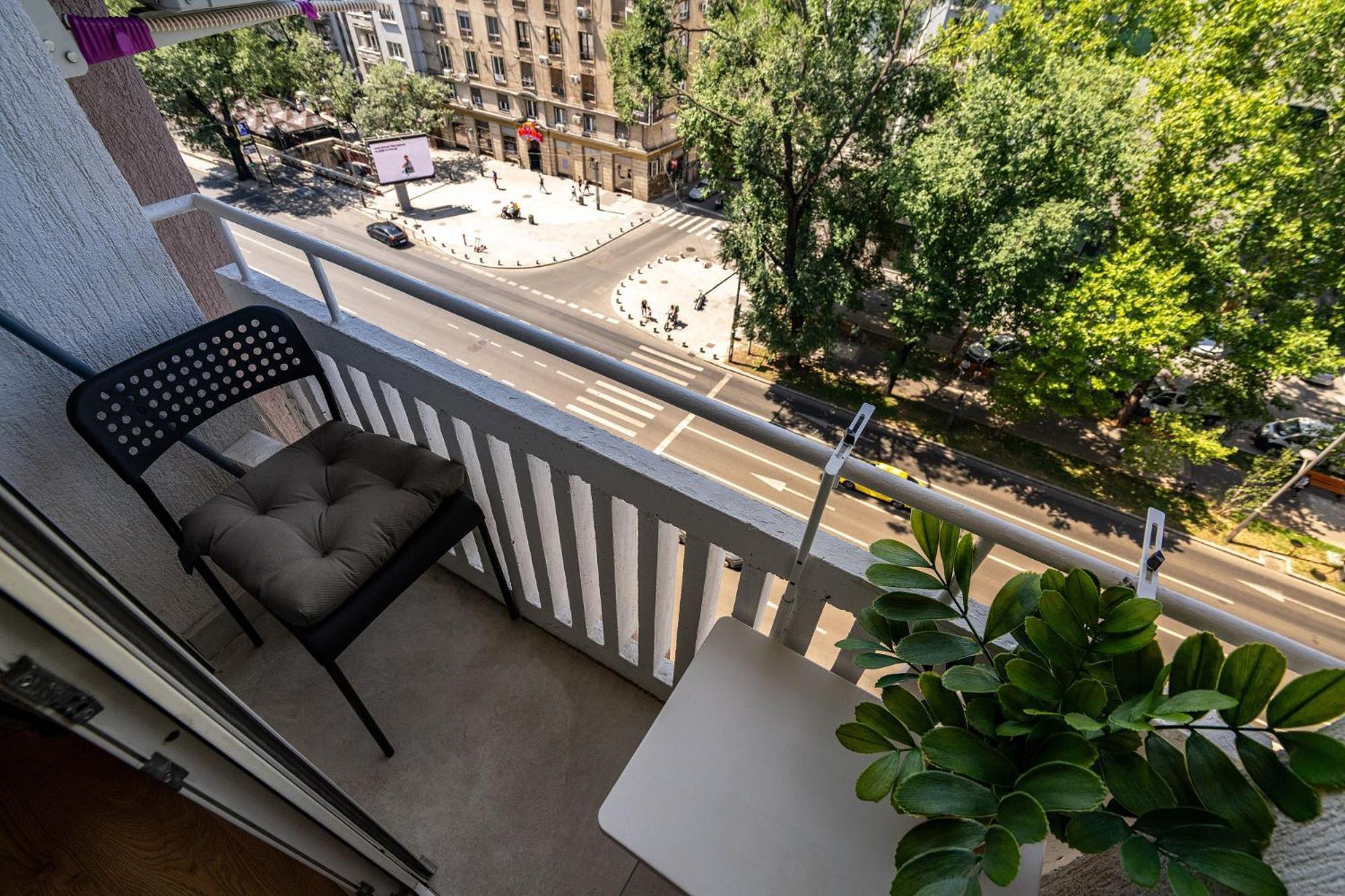 Romana Vibe Elegance In The Heart Of The City Bukares Bagian luar foto