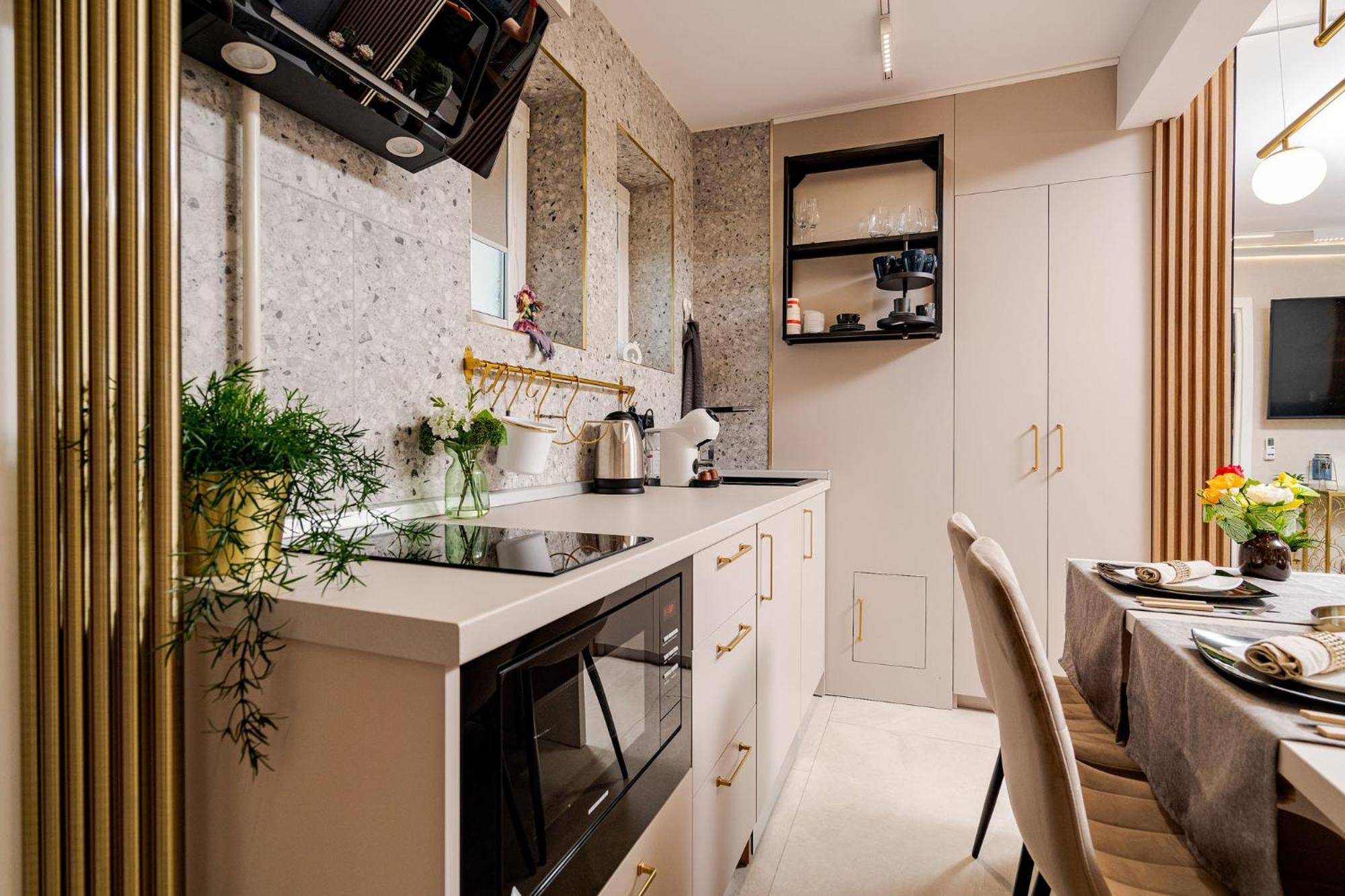 Romana Vibe Elegance In The Heart Of The City Bukares Bagian luar foto
