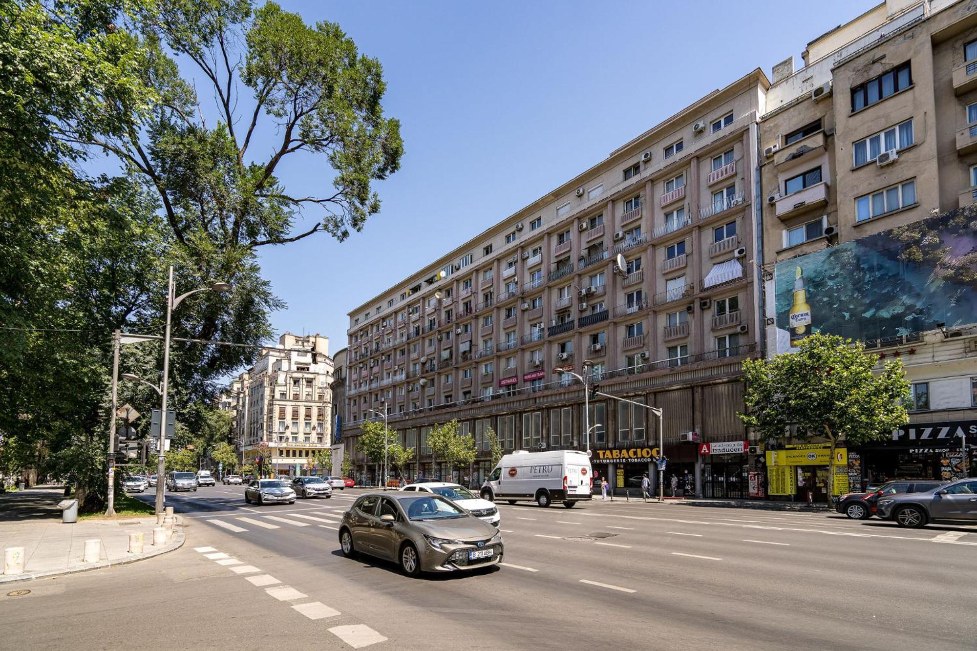 Romana Vibe Elegance In The Heart Of The City Bukares Bagian luar foto