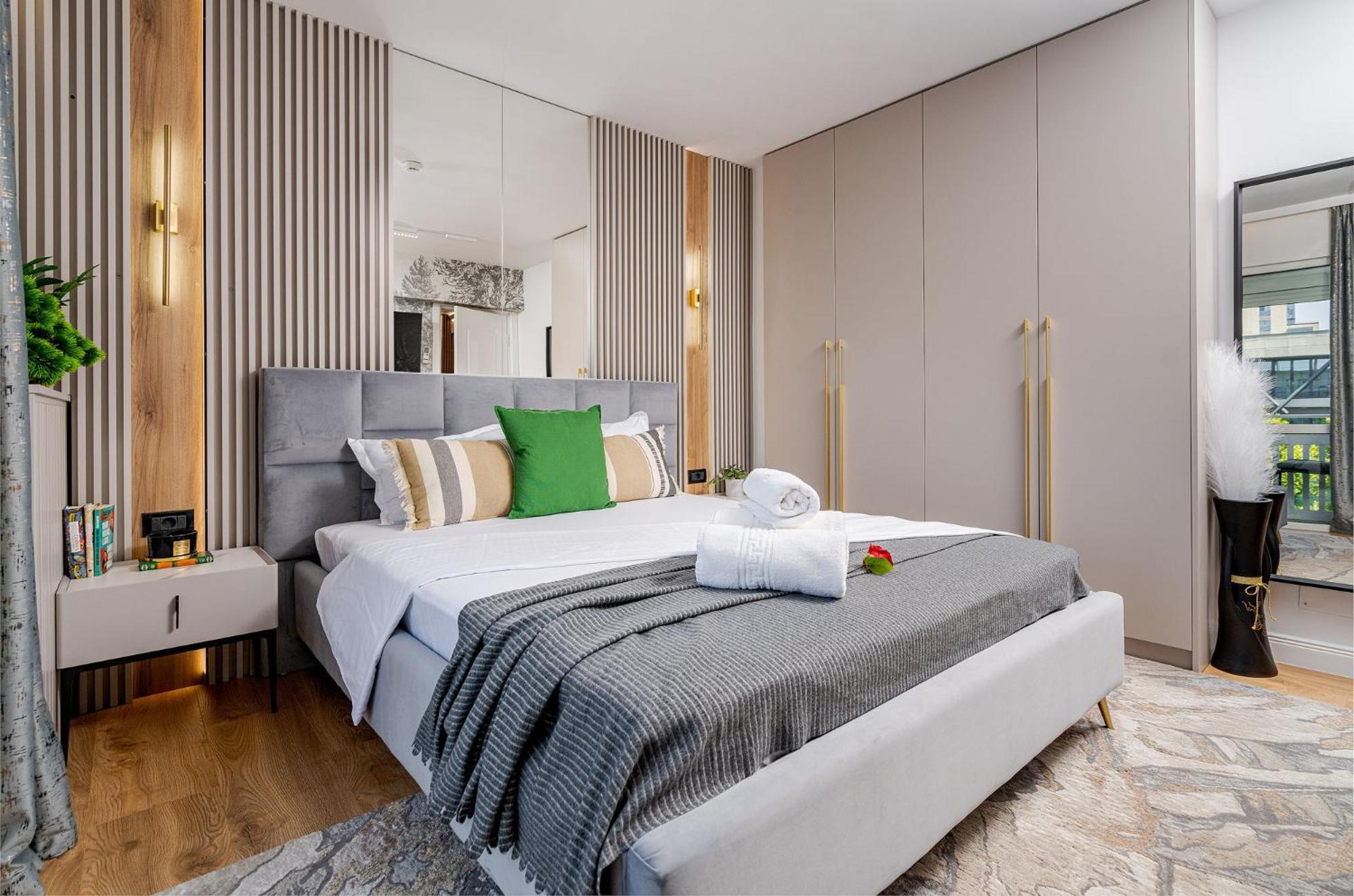 Romana Vibe Elegance In The Heart Of The City Bukares Bagian luar foto