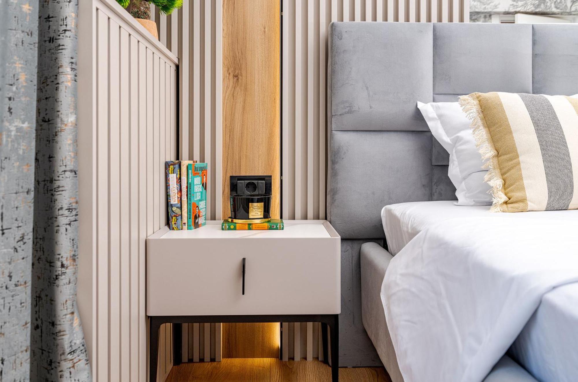 Romana Vibe Elegance In The Heart Of The City Bukares Bagian luar foto